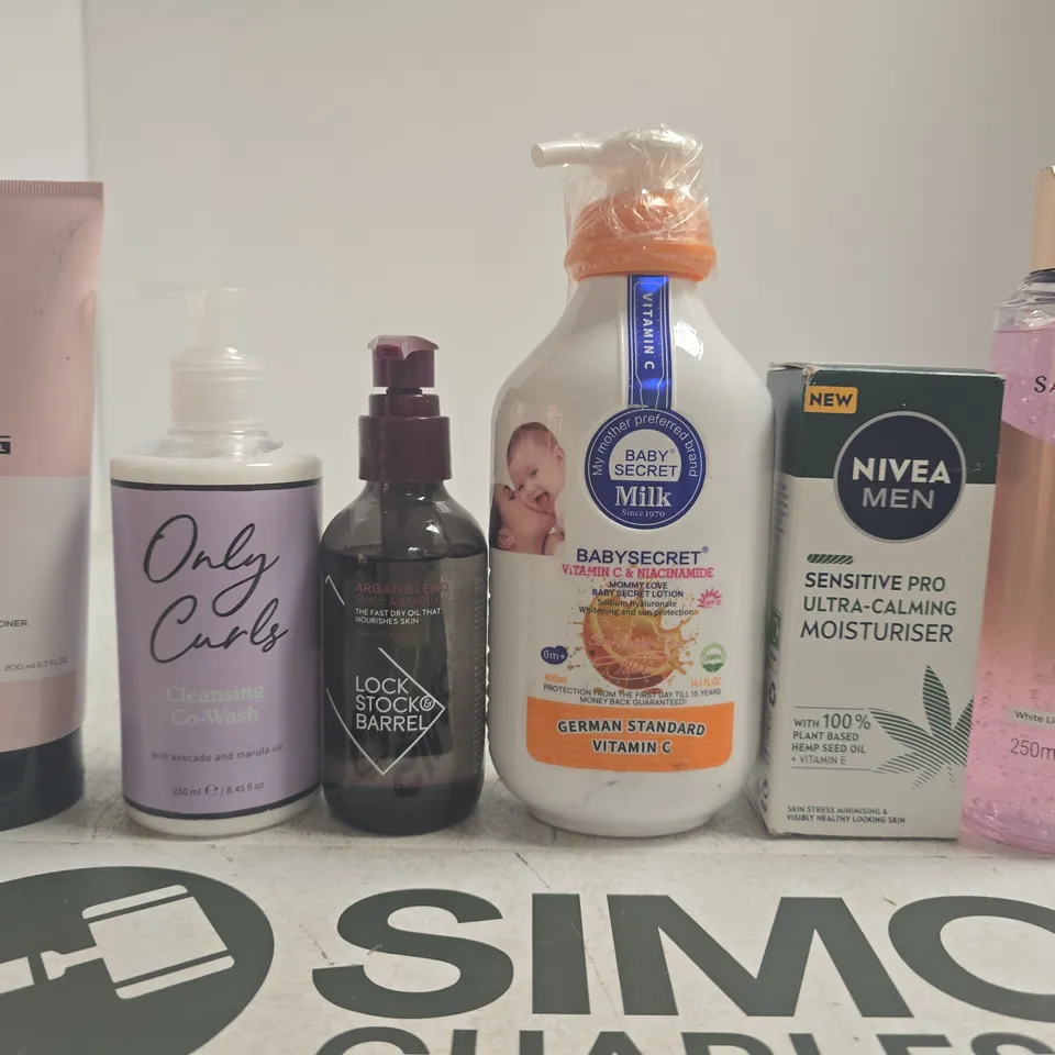 APPROXIMATELY 15 ASSORTED HEALTH & BEAUTY PRODUCTS TO INCLUDE NIVEA MEN , L'OREAL AND BODY WASH