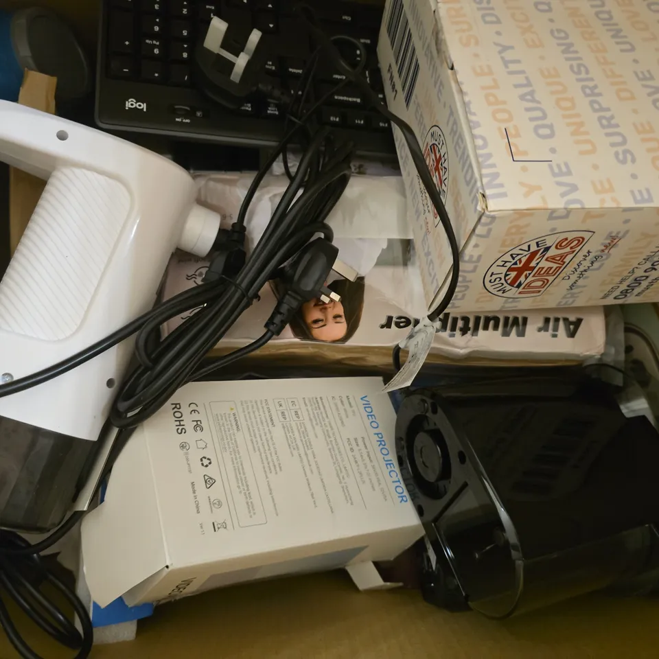 BOX OF APPROXIMATELY 10 ASSORTED ELECTRICAL ITEMS TO INCLUDE NECK FAN, ETC