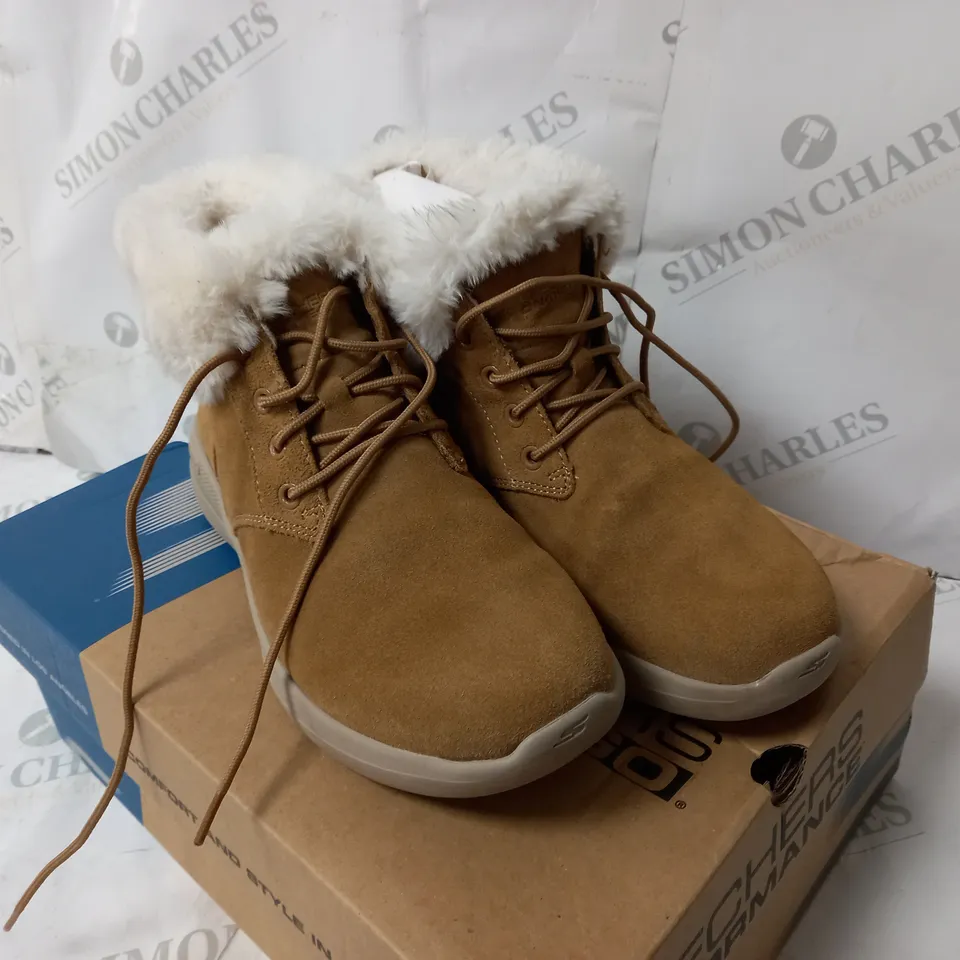 SKECHERS GO WALK ANKLE BOOTS SIZE 4