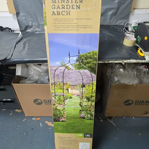 SMART GARDEN MINSTER GARDEN ARCH - COLLECTION ONLY
