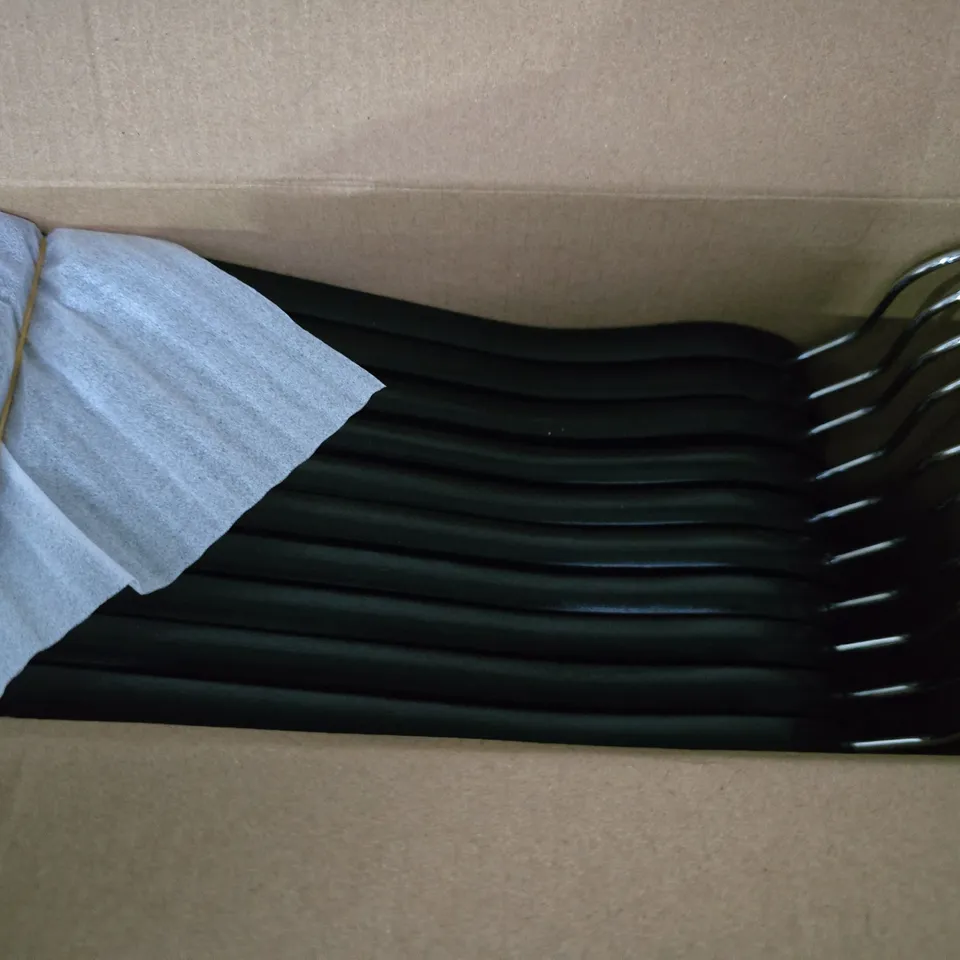 GRANDMA SHARK WOODEN HANGERS - BLACK, 20 PACK