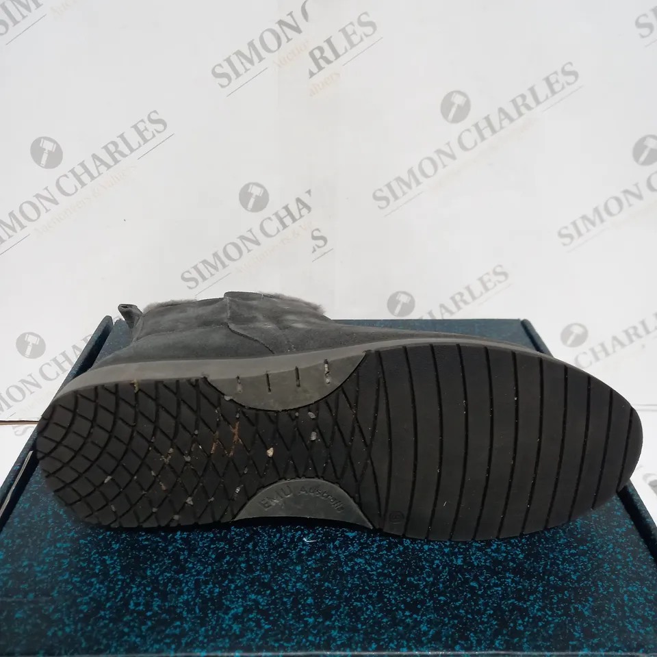 BOXED EMU PANU BOOTS, DARK GREY - SIZE 7