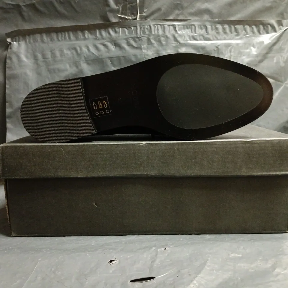 BOXED PAIR OF HOBBS LILLIAN LOAFERS IN BLACK CROC SIZE UK 5