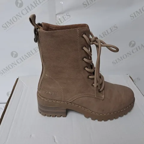 BOXED LEATHER ZIPPED BIEGE BLOW FISH BOOTS SIZE 5