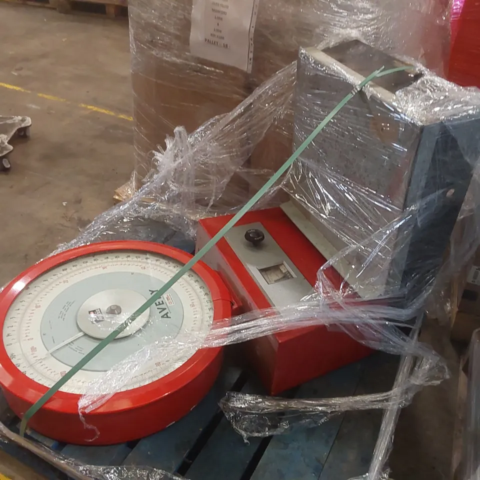 AVERY BERKEL HEAVY DUTY INDUSTRIAL VINTAGE WEIGHING SCALE