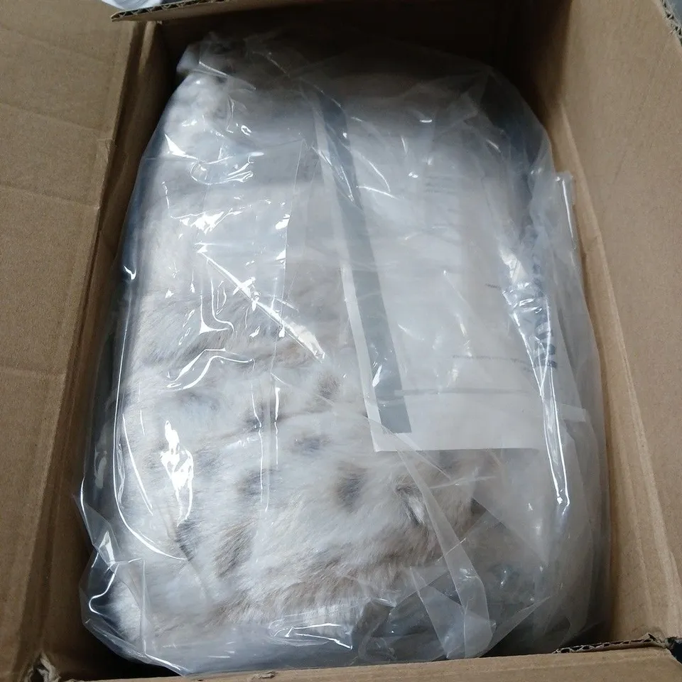 COZE HOME PRINT FAUX AND VELVET THROW