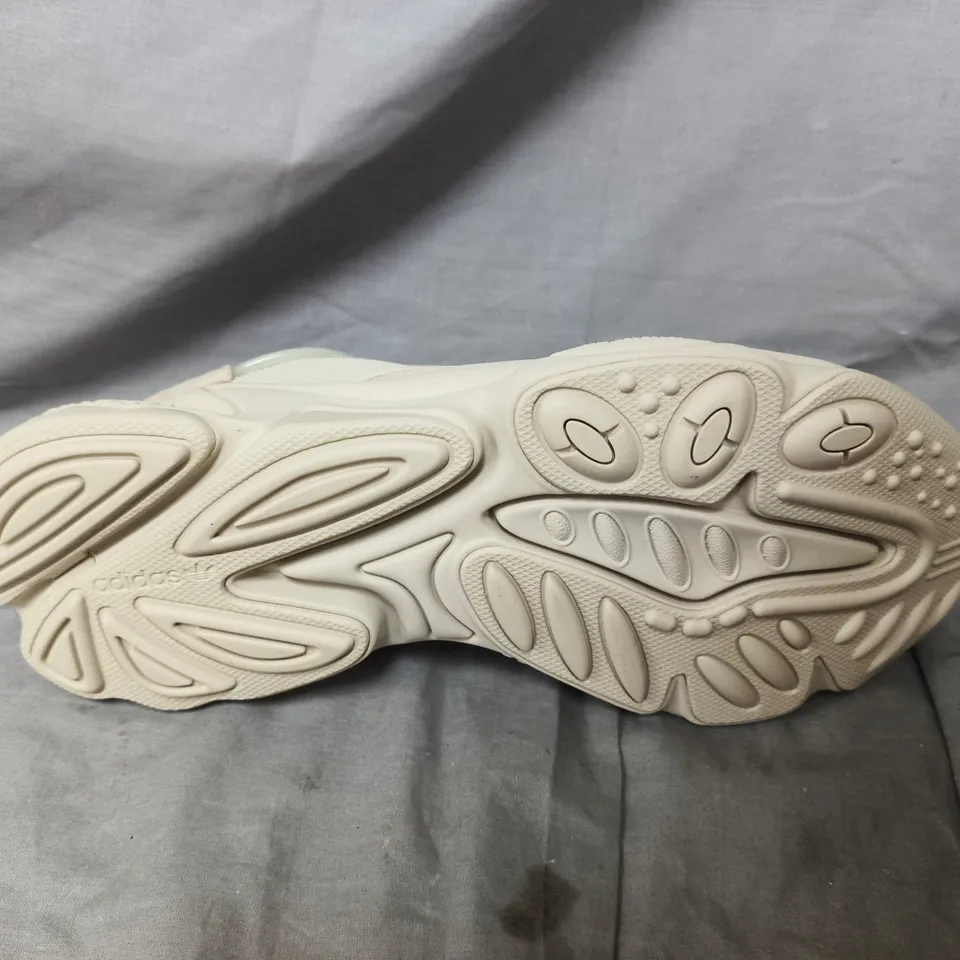 UK 8.5 ADIDAS OZWEEGO SNEAKERS – CREAM/BEIGE