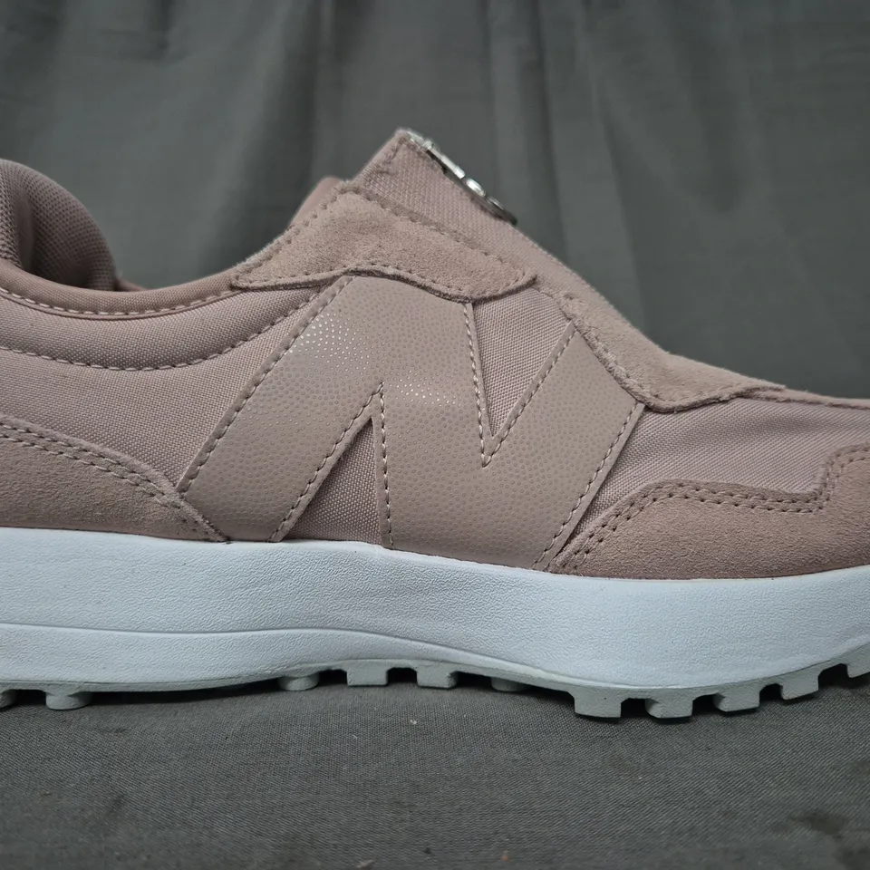 BOXED PAIR OF NEW BALANCE SHOES IN BLUSH UK SIZE 5.5