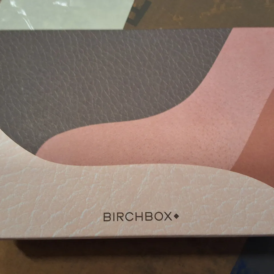 PALLET CONTAINING APPROXIMATELY 700 BOXES OF BIRCHBOX BEAUTY PRODUCTS TO INCLUDE;EYE SHADOW,SHEA BUTTER BALM,BODY CLEANSER, EXPIRY DATE UNKNOWN