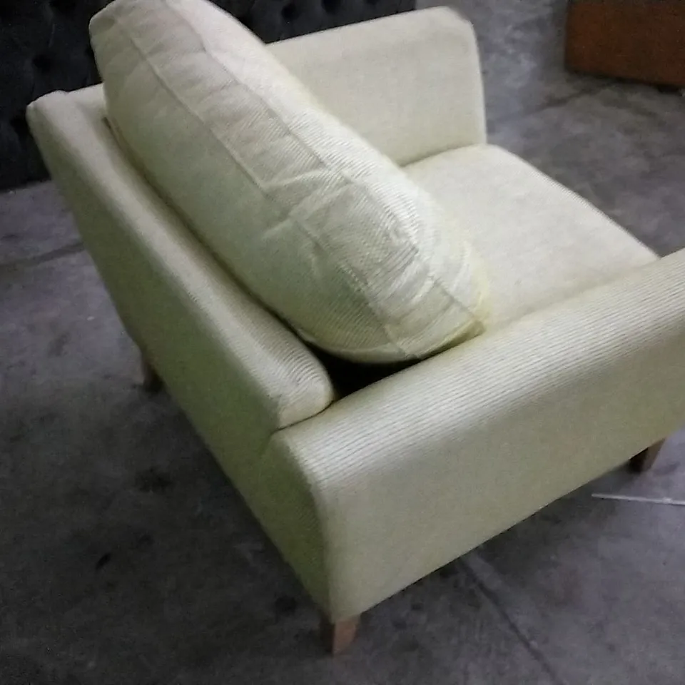 QUALITY CREAM/GREEN ARMCHAIR WITH WOODEN LEGS
