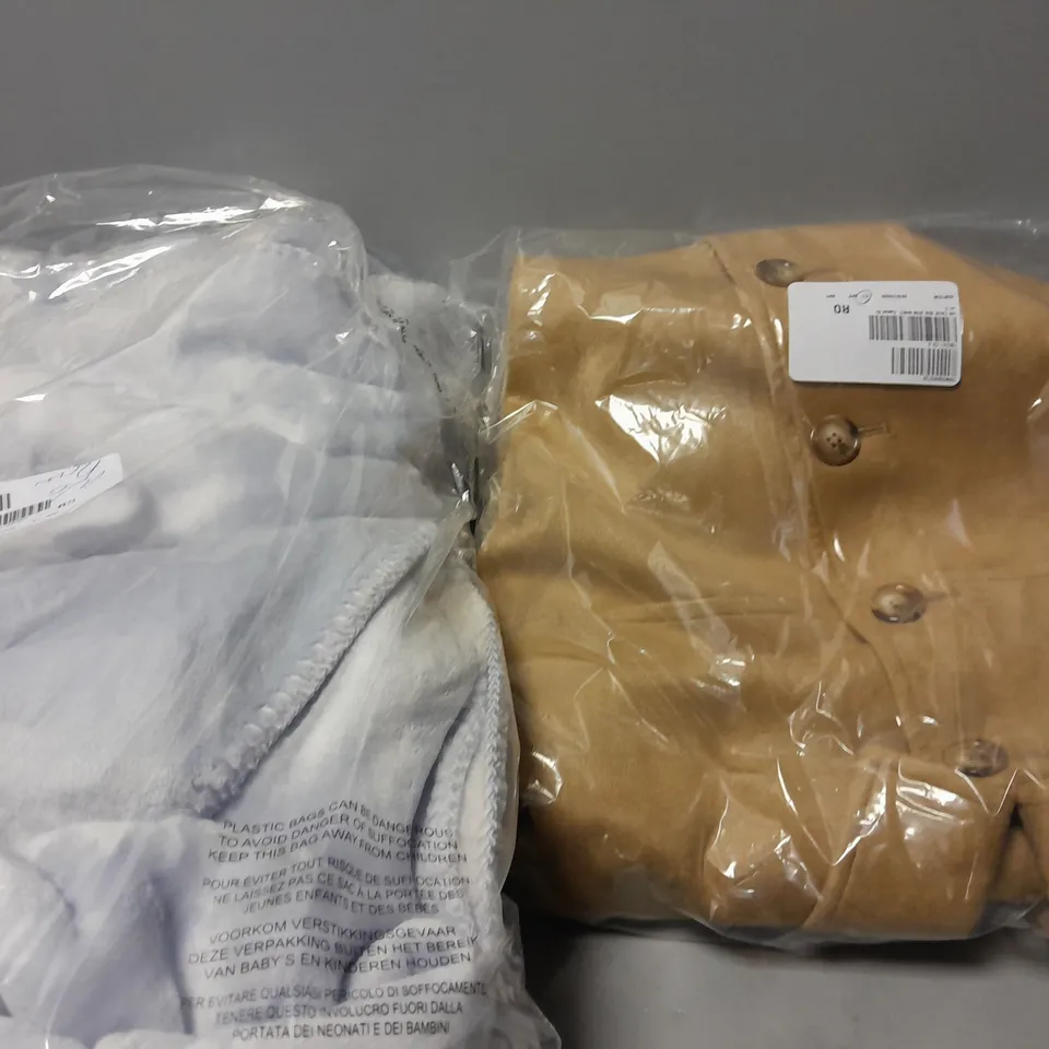 BOX OF APROX 7 CLOTHING ITEMS TO INCLUDE FLUX JACKET - OVERSIZE HOODY - BLANKET