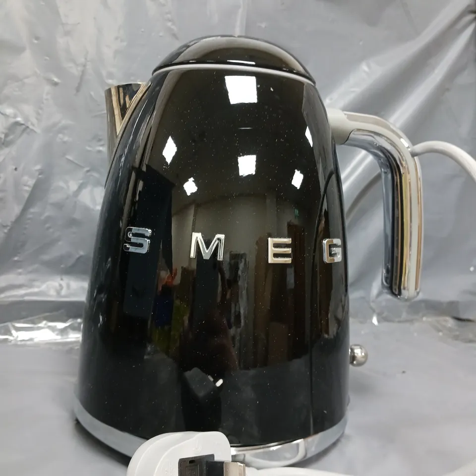 BOXED SMEG KLF03PB KETTLE - PASTEL BLUE RRP £149.99