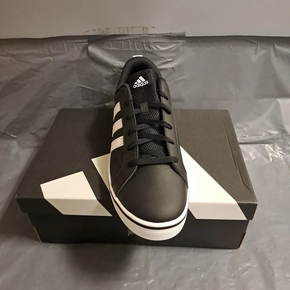 BOXED PAIR OF ADIDAS VS PACE 2.0 TRAINERS IN BLACK/WHITE SIZE UK 11