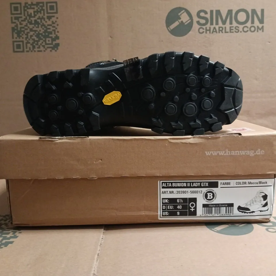 BOXED PAIR OF HANWAG ALTA BUNION II LADY GTX BOOTS IN MOCCA/BLACK SIZE UK 6.5