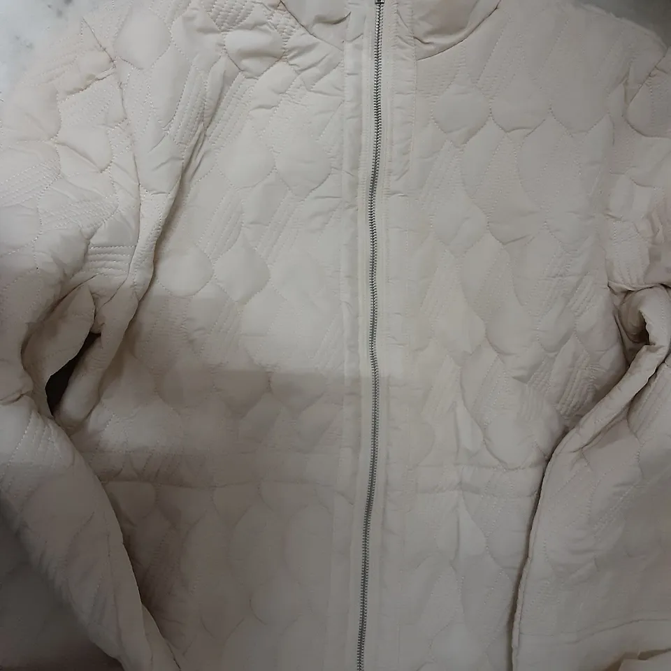 BOX CONTAINING 8 PCS MARLA WYNNE CREAM COAT , SIZE L