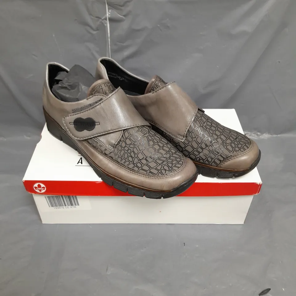 BOXED PAIR OF RIEKER ANTISTRESS SHOES IN GREY - 7.5