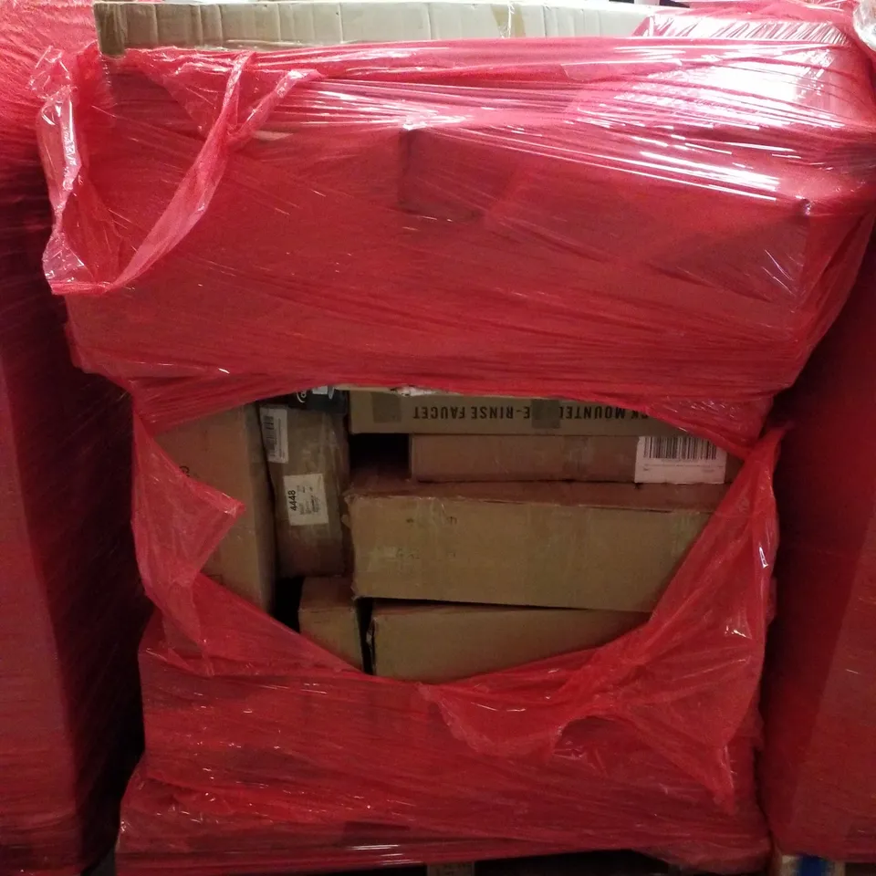 PALLET CONTAINING ASSORTED PRODUCTS INCLUDING ARTIFICIAL PLANT, BATHROOM MIRROR & COMPUTER DESK