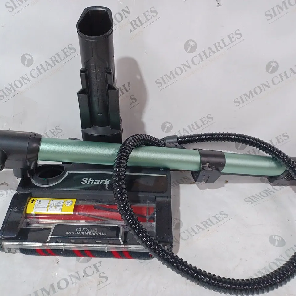 SHARK STRATOS UPRIGHT VACUUM CLEANER WITH PET-TOOL & CAR KIT NZ860UK - COLLECTION ONLY