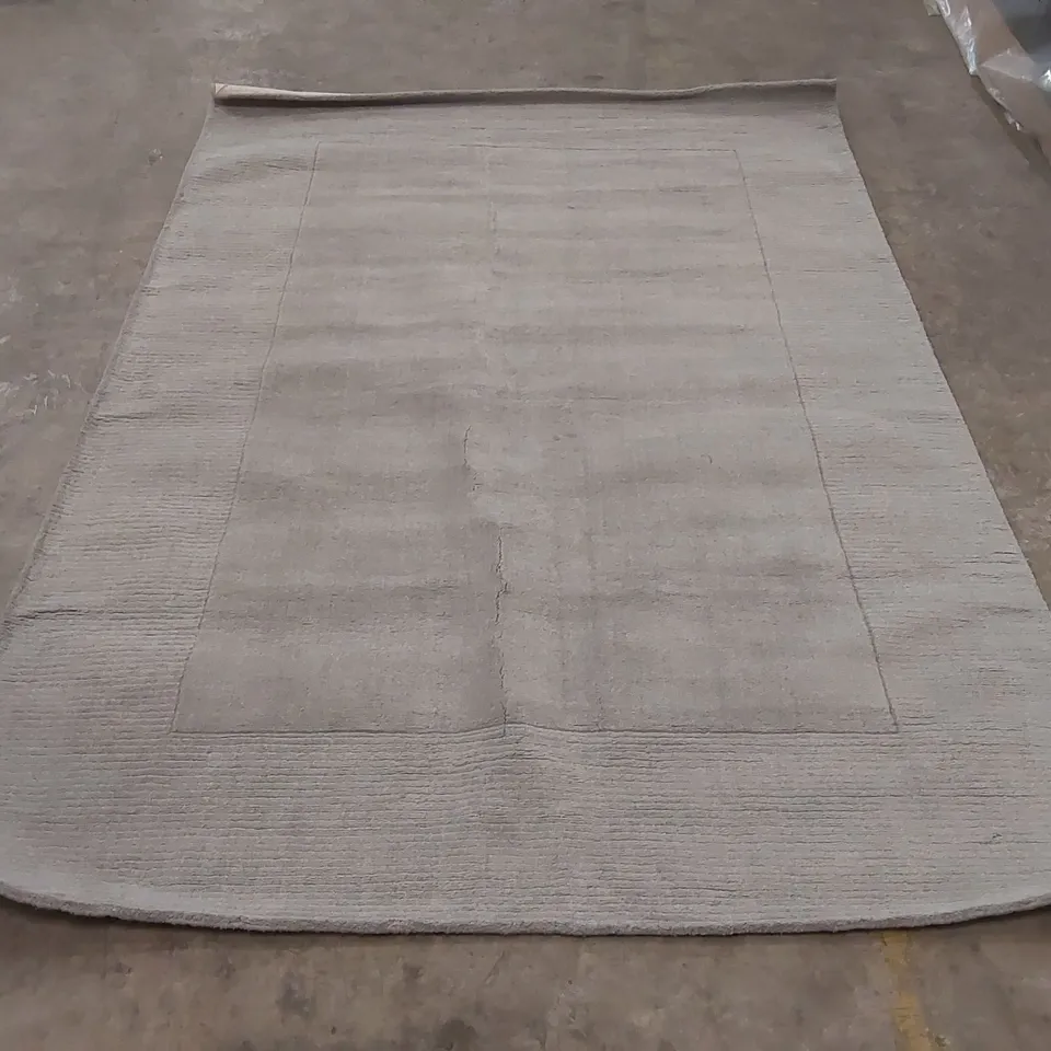 QUALITY DESIGNER AREA RUG - APPROXIMATELY 290 x 200cm