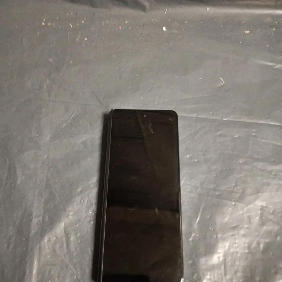 SAMSUNG GALAXY Z FOLD4 SMARTPHONE – BLACK, BOXED - POWERS ON