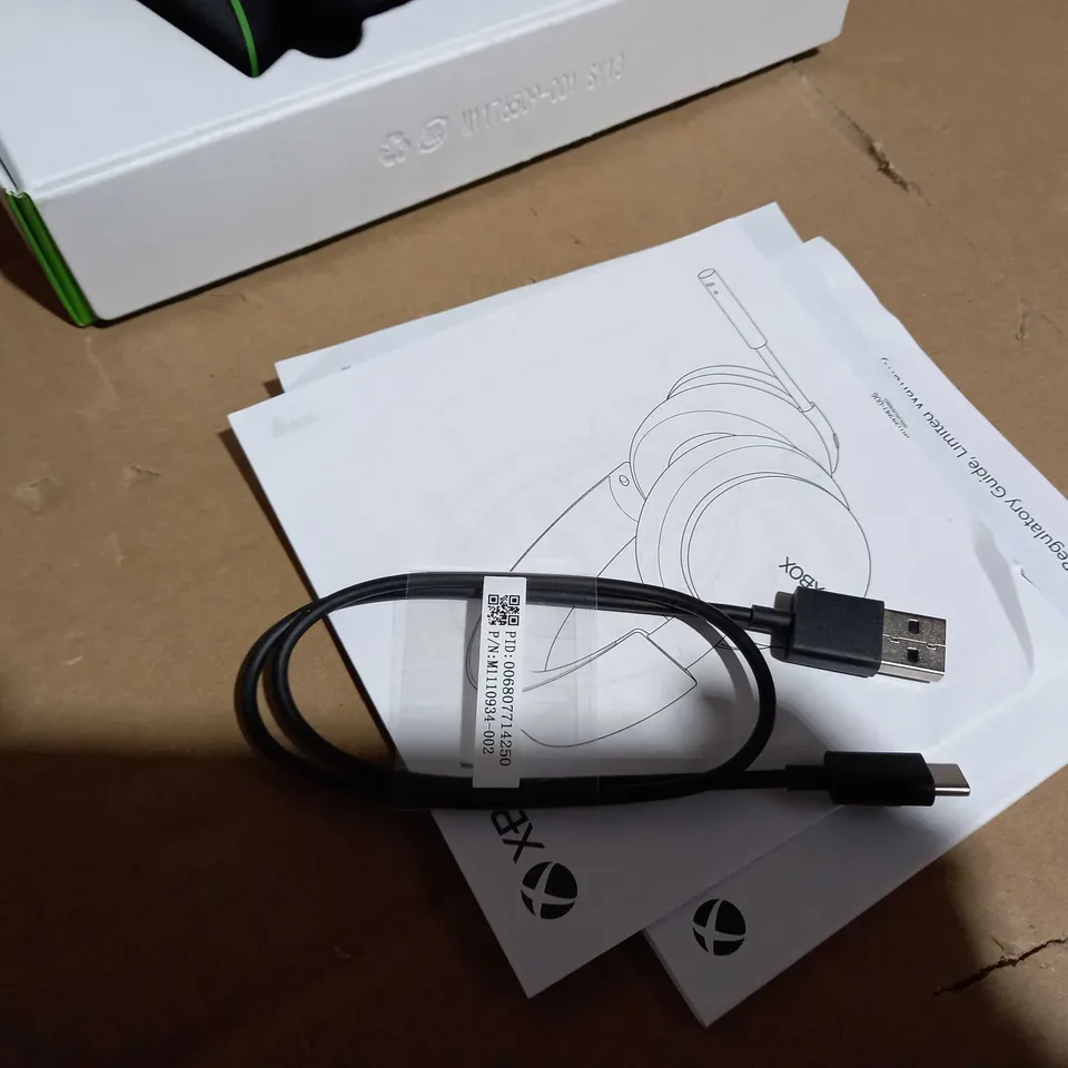 BOXED XBOX WIRELESS HEADSET