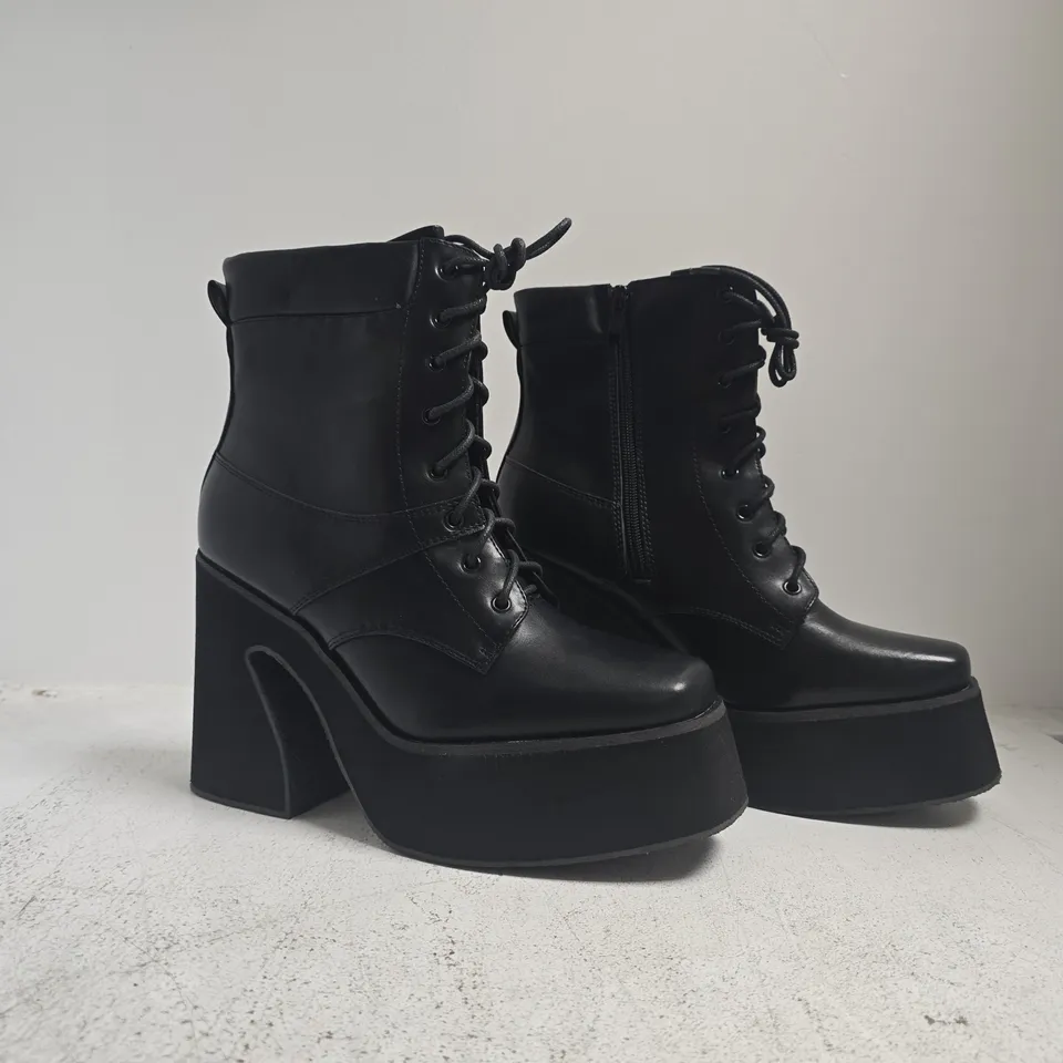 BOXED PAIR OF SEDAI PLATFORM BLOCK HEEL ANKLE BOOTS IN BLACK SIZE 8