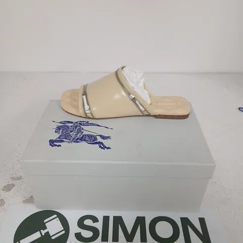 BURBERRY ZIP SANDAL WITH KITTEN HEEL – UK 7.5, BEIGE LEATHER