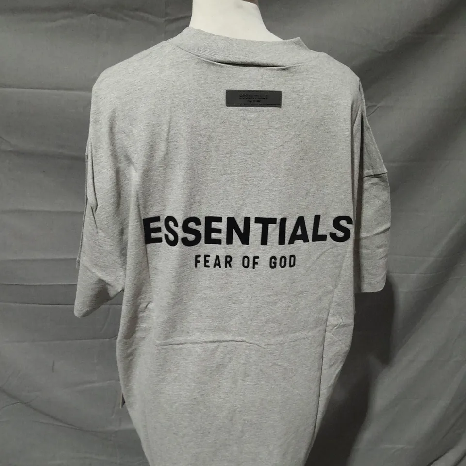 ESSENTAILS LIGHT GREY T-SHIRT - MEDIUM