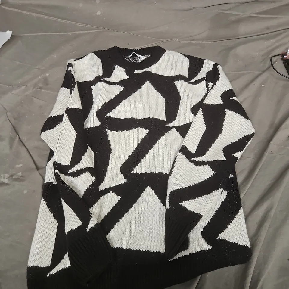 ZARA KNIT SWEATER GEOMETRIC BLACK & WHITE – WOMEN'S SIZE S