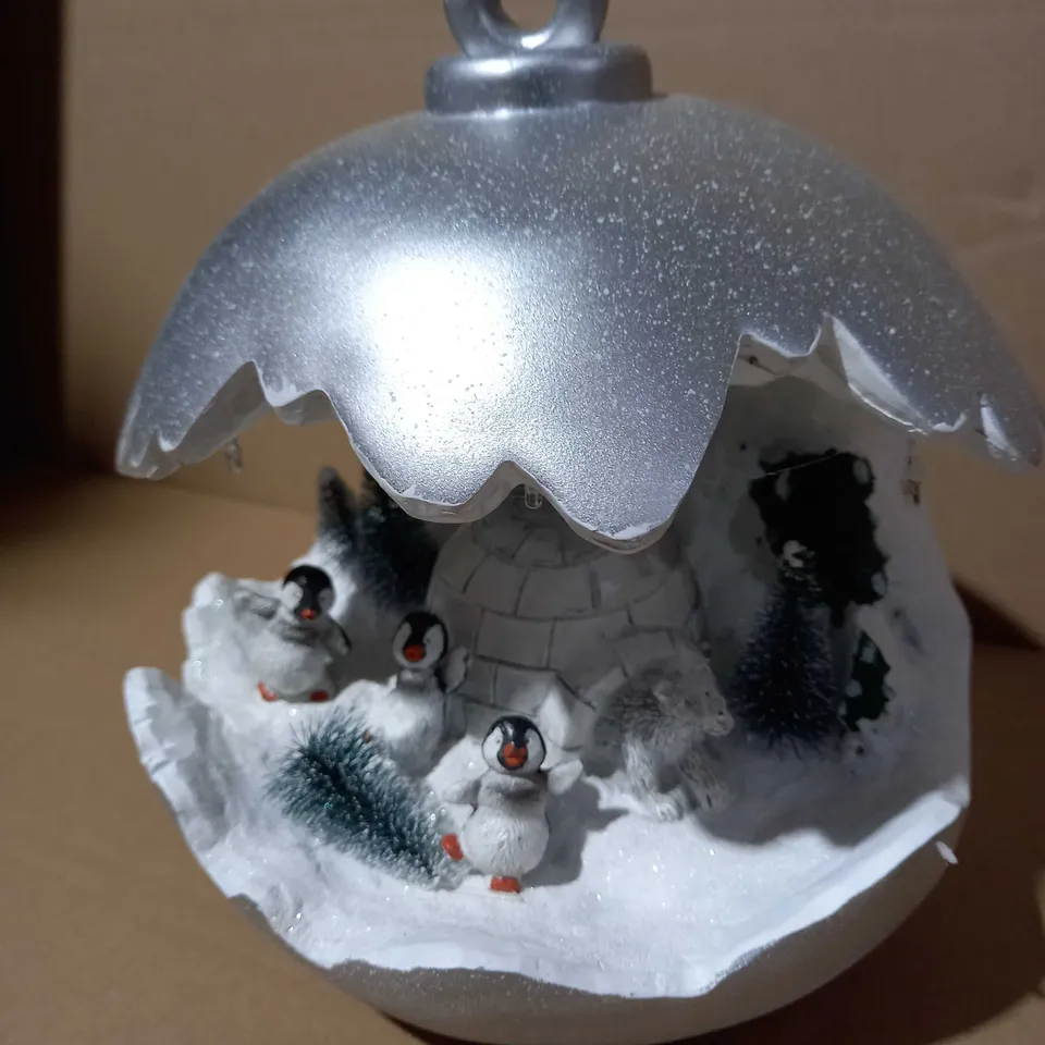 CHRISTMAS DETAILED BAUBLE DECORATION 