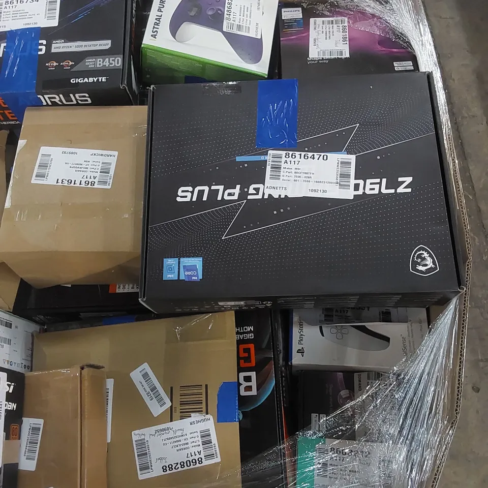 PALLET OF APPROXIMATELY 170 ASSORTED TECH ITEMS TO INCLUDE 