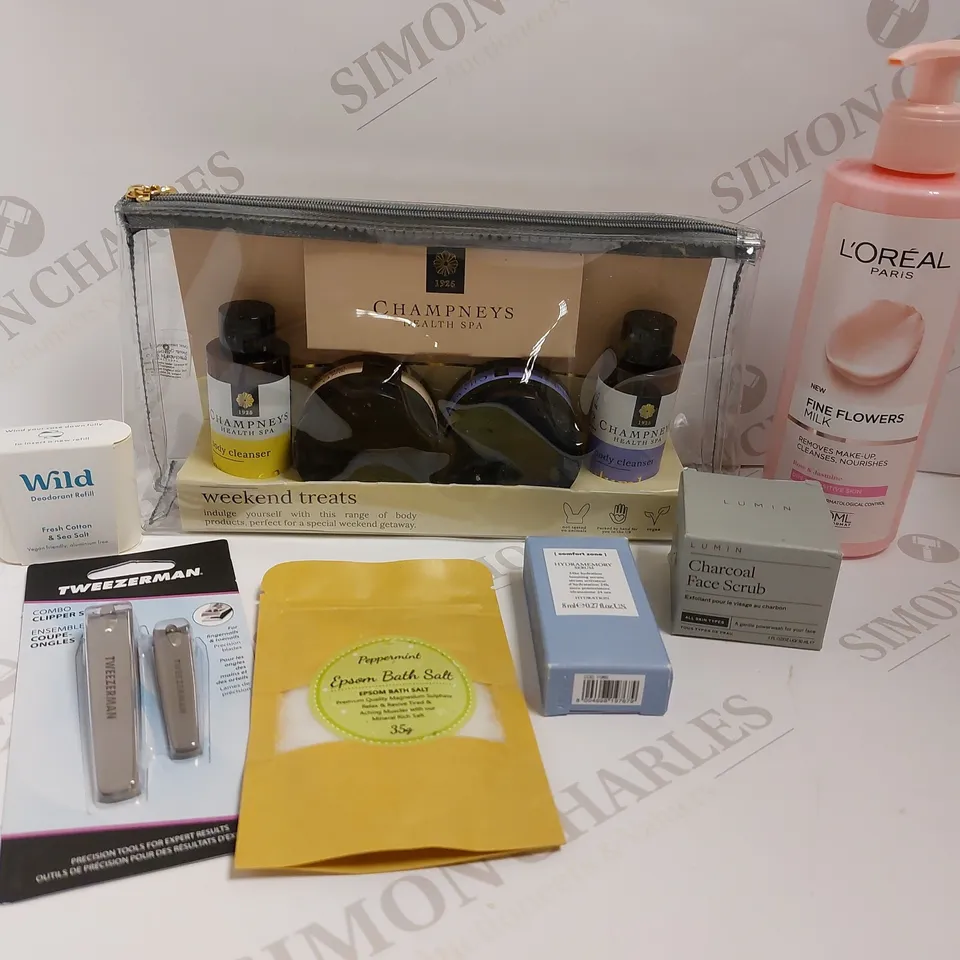 BOX OF APPROX 15 COSMETIC ITEMS TO INCLUDE CHAMPNEYS WEEKEND TREATS SET. LUMIN CHARCOAL FACE SCRUB, LOREAL FINE FLOWERS MILK