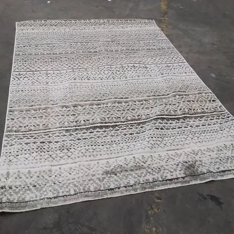 QUALITY DESIGNER AREA RUG APPROXIMATELY 230X160CM