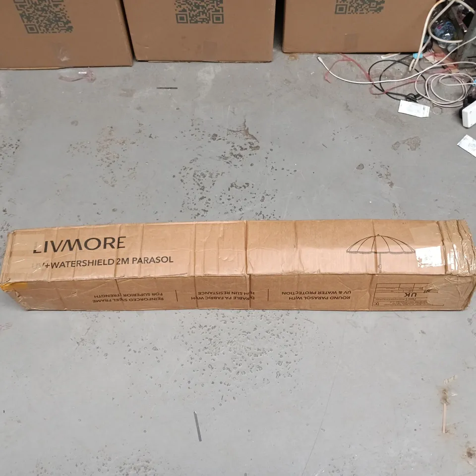 LIVMORE 2M WATERSHIELD YELLOW/WHITE PARASOL