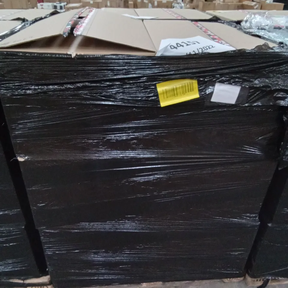 PALLET OF ASSORTED ITEMS INCLUDING LED CAR DOOR LIGHT, QATAR WORLD CUP 2022 DECORATIONS, FINGER TEN PORTABLE GOLF BALL BAG, LAVENDER TABLET CASE, SPORTS ZONE 4PK SOCKS BUNDLE 