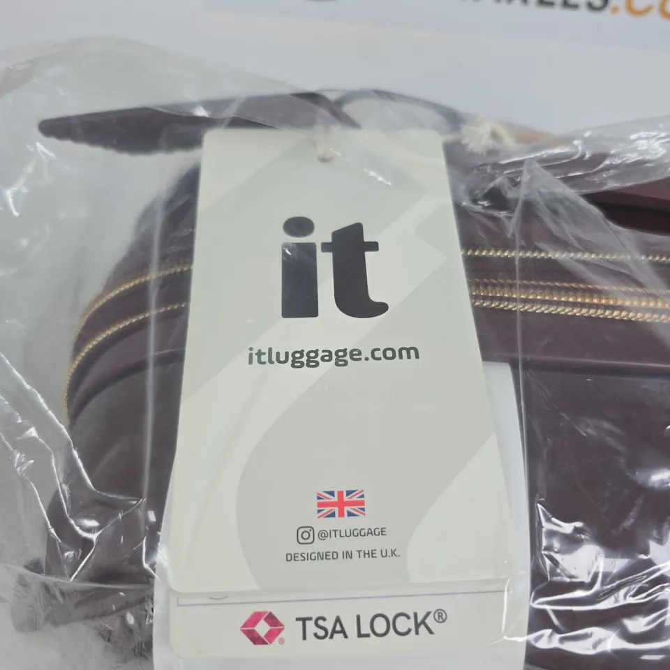 IT LUGGAGE TRAVEL BAG WITH TSA LOCK – DESIGNED IN THE UK