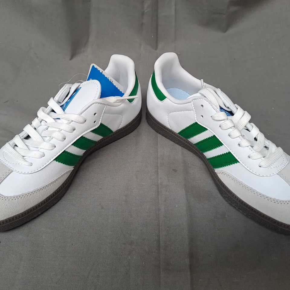 BOXED PAIR OF ADIDAS SAMBA SHOES IN WHITE/GREEN UK SIZE 6