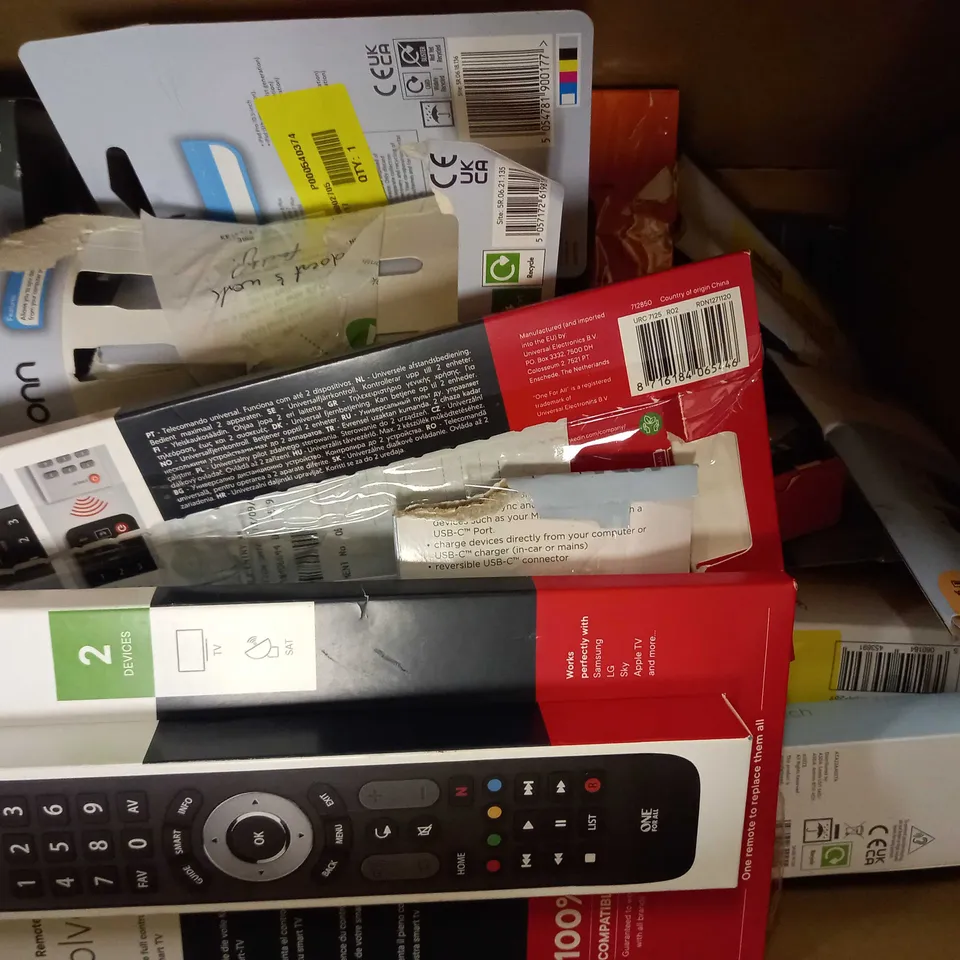 BOX OF APPROXIMATELY 20 ASSORTED ELECTRICAL ITEMS TO INCLUDE ONN PORTABLE STEREO BLUETOOTH SPEAKER, ONN DAB+/FM RADIO, MIXX TRIBUTE IN EAR EARPHONES, ETC