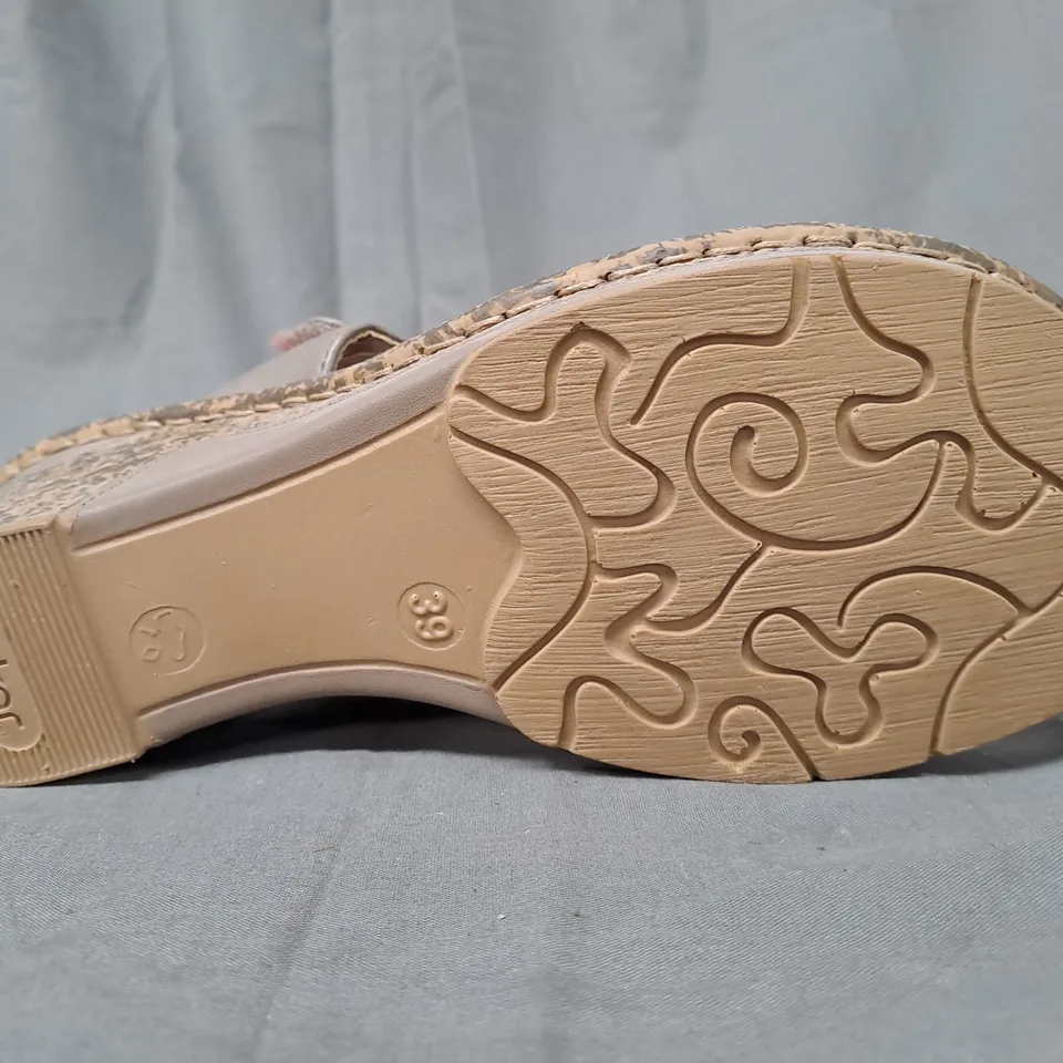 BOXED PAIR OF RIEKER OPEN TOE WEDGE SANDALS IN GREY UK SIZE 6