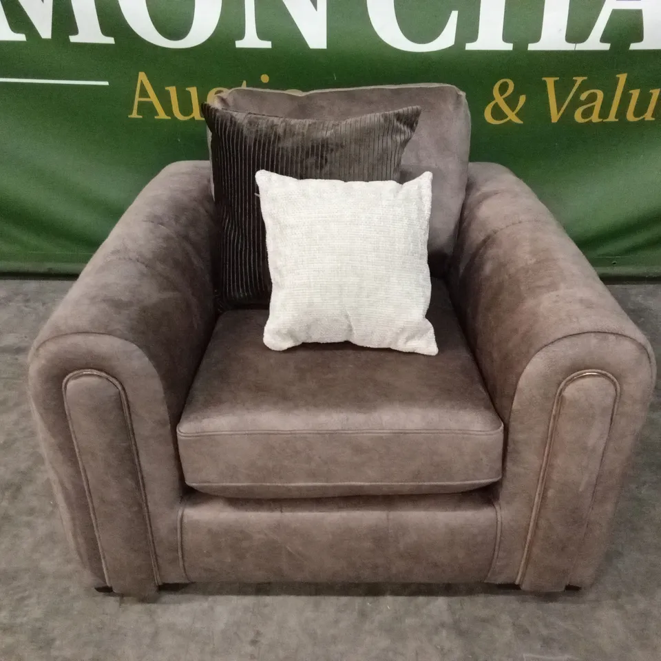 AMARA SNUGGLE CHAIR RRP £1099