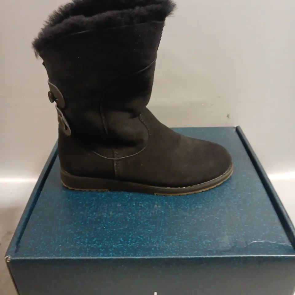 EMU ANDA SHEEPSKIN BOOTS IN BLACK - 8