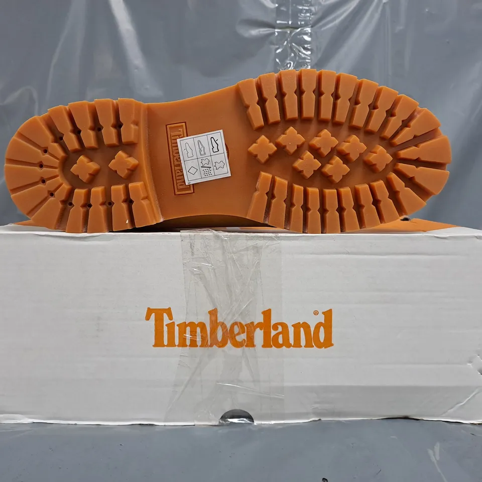 BOXED PAIR OF TIMBERLAND WATERPROOF BOOTS IN WHEAT NUBUCK SIZE UK 10.5