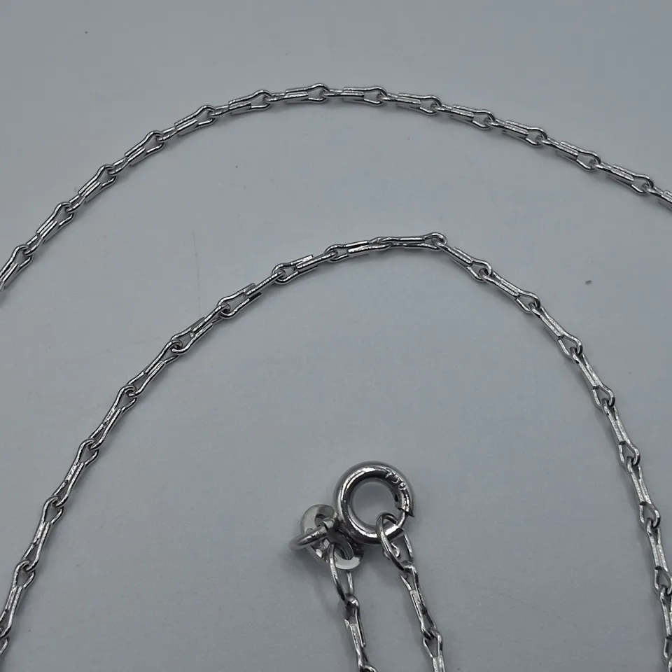 18CT WHITE GOLD PENDANT CHAIN SET WITH A NATURAL PRINCESS CUT DIAMOND
