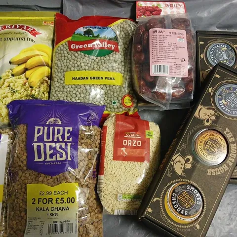 LOT OF 8 ASSORTED FOOD ITEMS TO INCLUDE GREEN PEAS, KALA CHANA AND MIGHTY MOUSE CHEESE