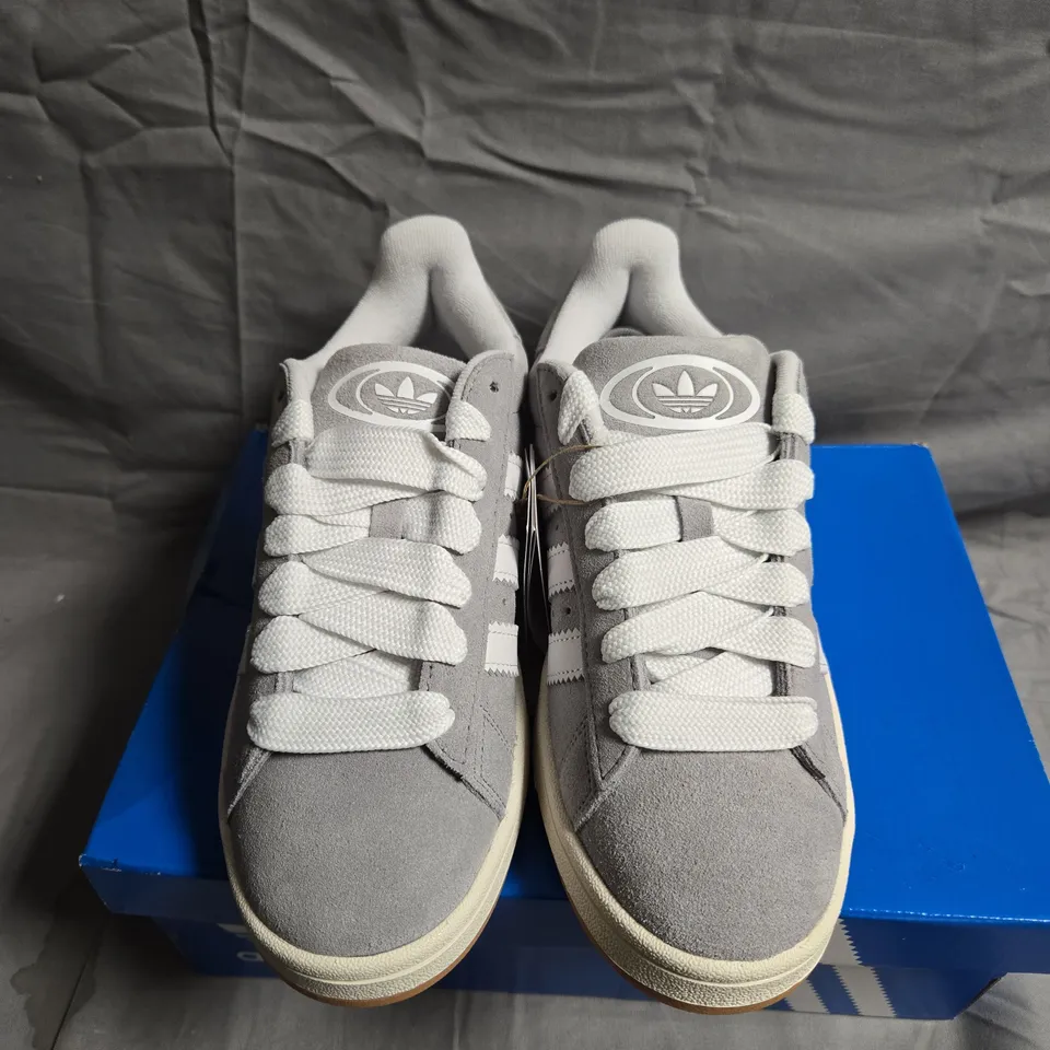 BOXED PAIR OF ADIDAS CAMPUS 00'S TRAINERS UK SIZE 6