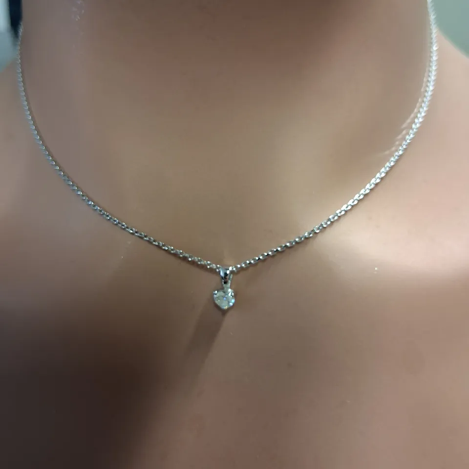 WHITE GOLD PENDANT ON CHAIN, SET WITH A NATURAL HEART SHAPE DIAMOND