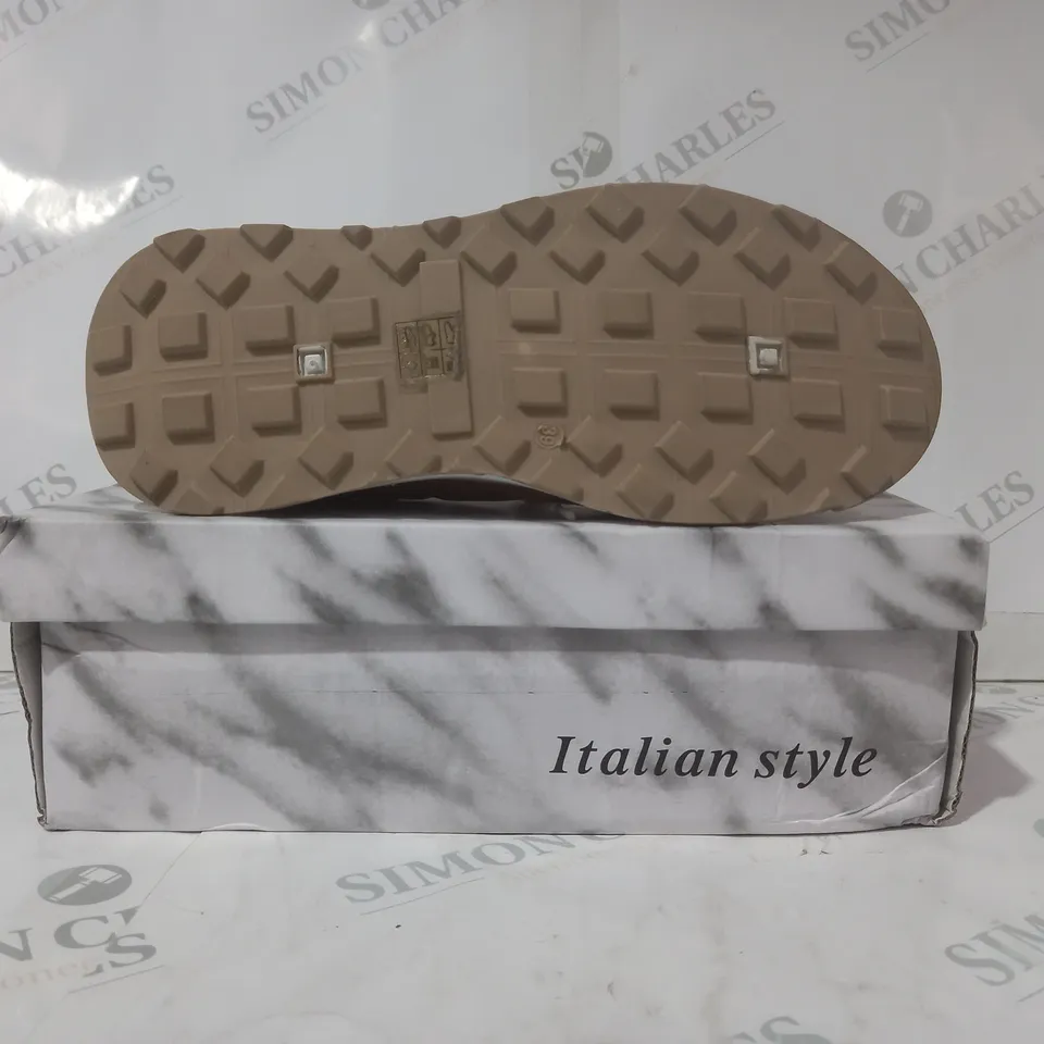 BOXED PAIR OF SEASTAR SHOES IN WHITE/MULTICOLOUR EU SIZE 39