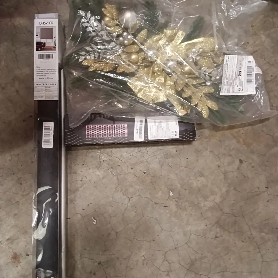 PALLET OF ASSORTED ITEMS INCLUDING - ROLLER BLIND, HAIR COMB, FESTIVE DECORATION