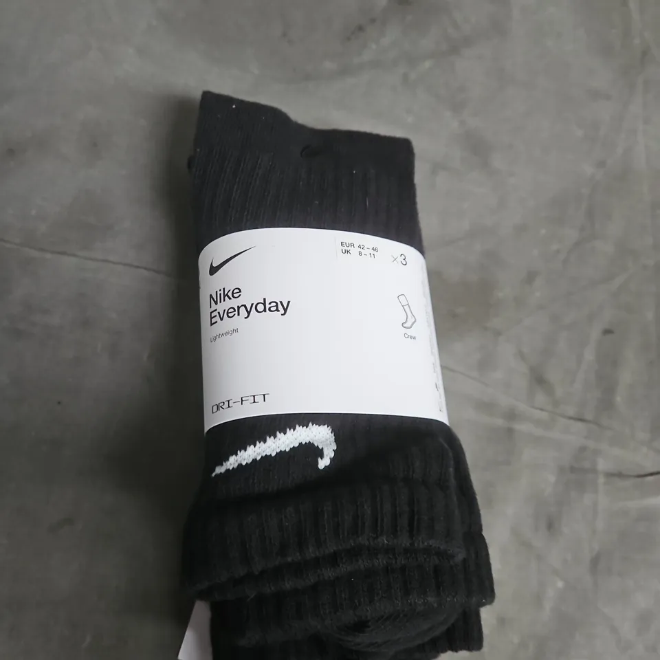 NIKE EVERYDAY CREW SOCKS – BLACK, UK 8-11, PACK OF 3 (DRI-FIT)