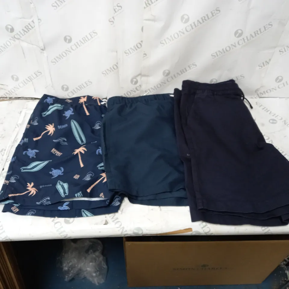 BOX OF ASSORTED CLOTHES APPROXIMATELY 10 TO INCLUDE JACKETS, JUMPERS, SHORTS ETC 